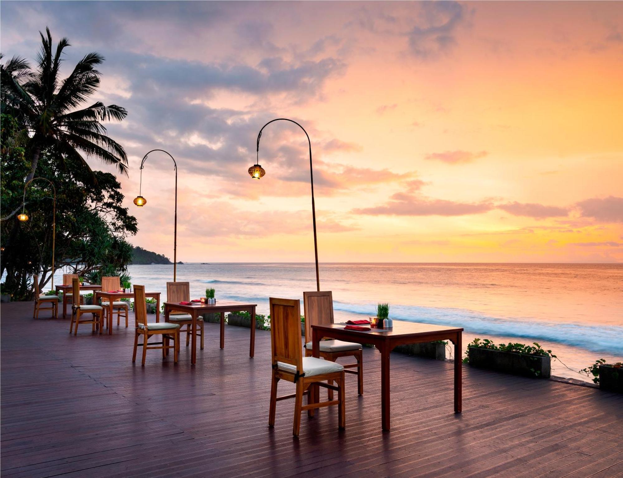 Mangsit Suites By Holiday Resort Lombok Exterior foto